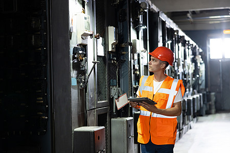 機(jī)房安裝與網(wǎng)絡(luò)工程施工指南 素材、模板與實(shí)施要點(diǎn)